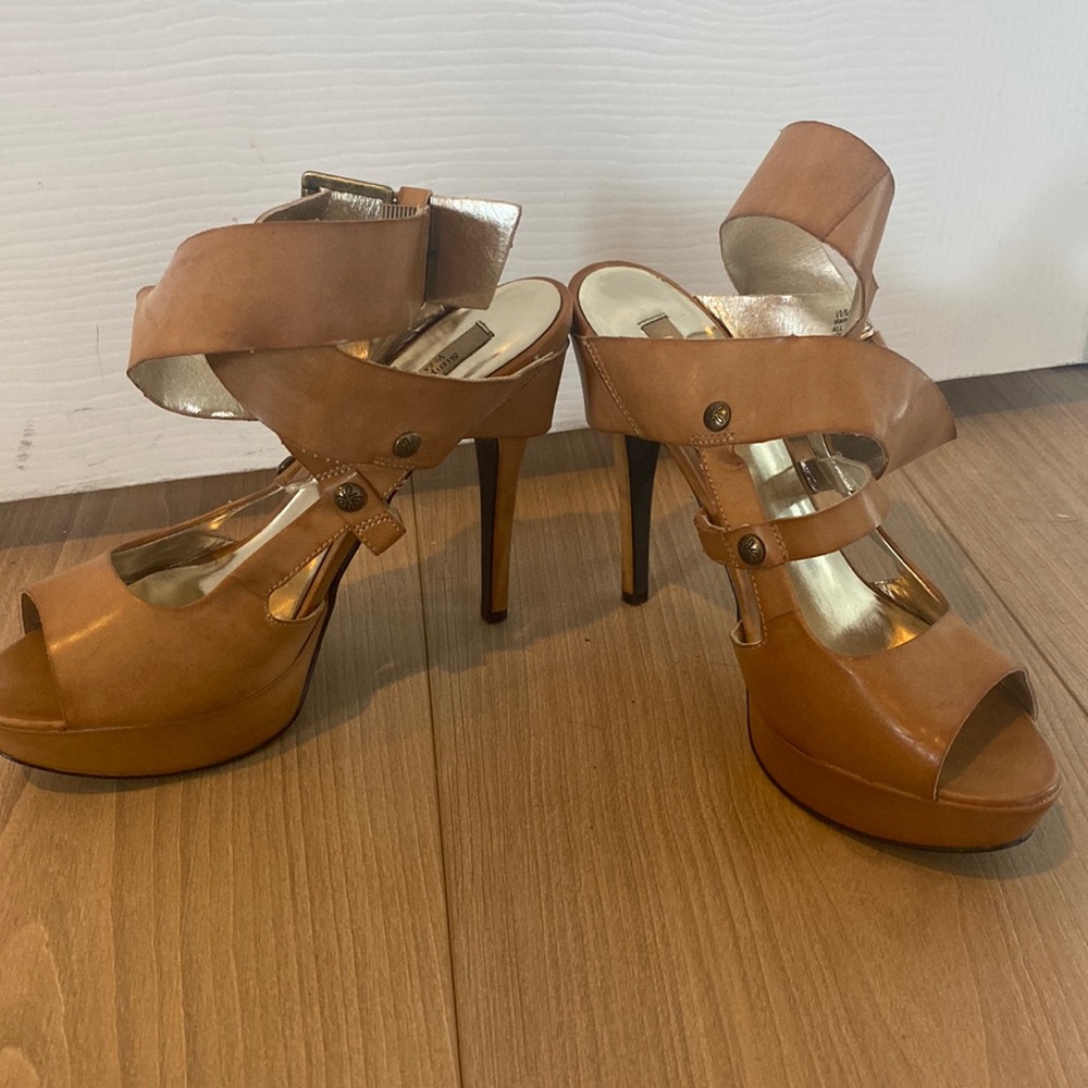 Vera wang cognac ankle strap heels
